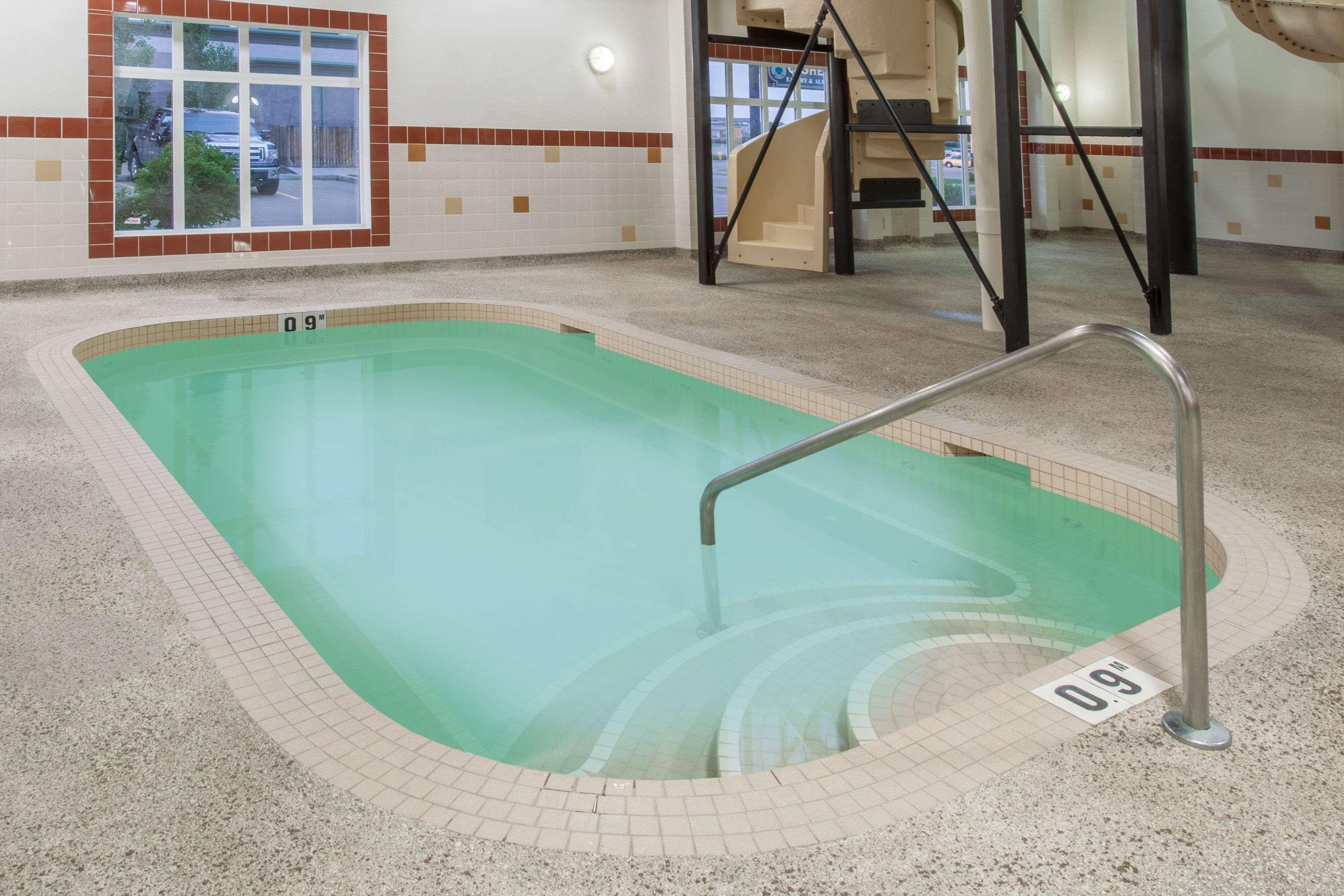 Hotel Ramada By Wyndham Camrose Zewnętrze zdjęcie
