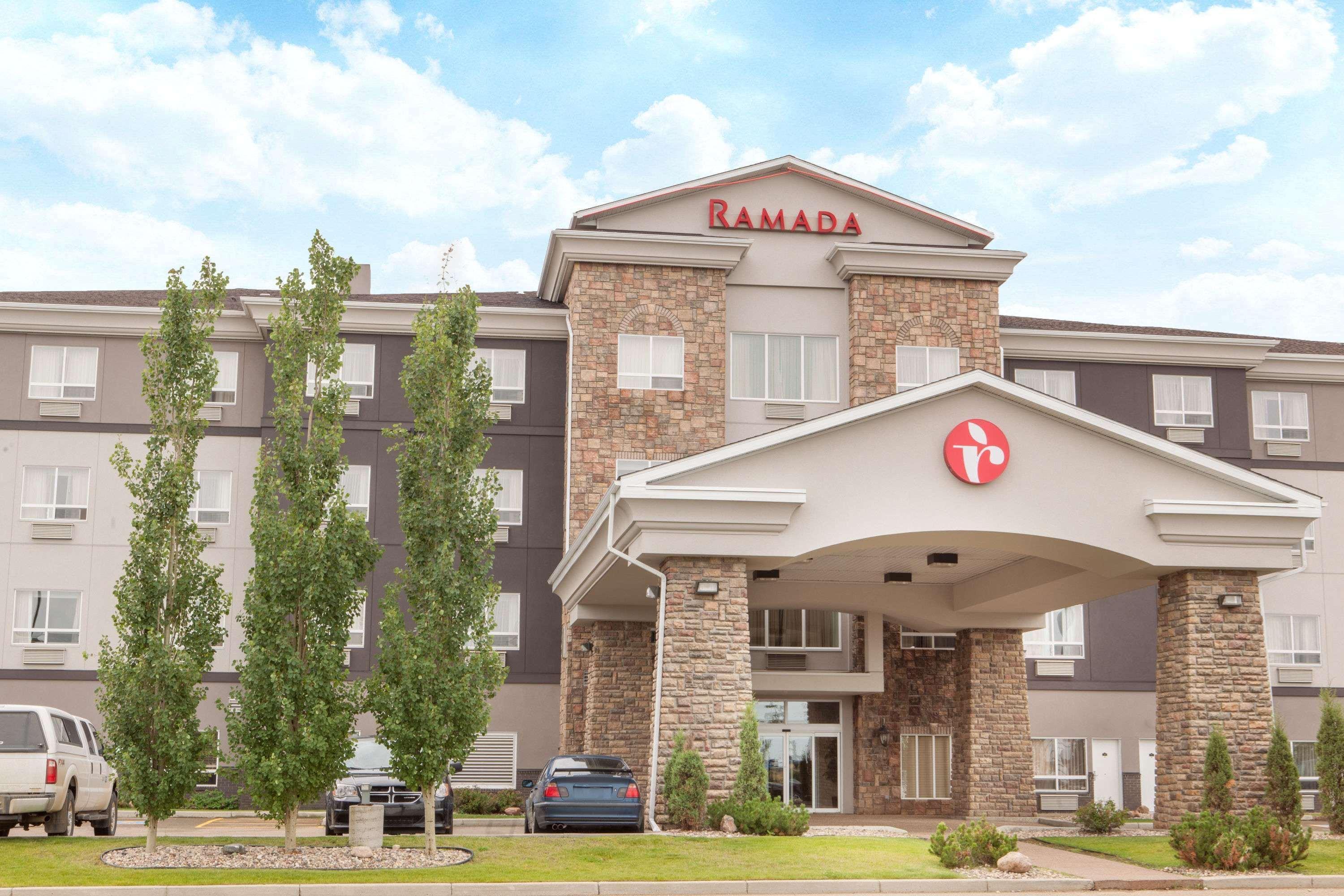 Hotel Ramada By Wyndham Camrose Zewnętrze zdjęcie