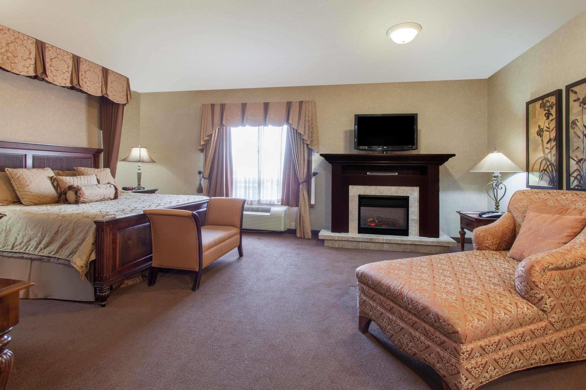 Hotel Ramada By Wyndham Camrose Zewnętrze zdjęcie