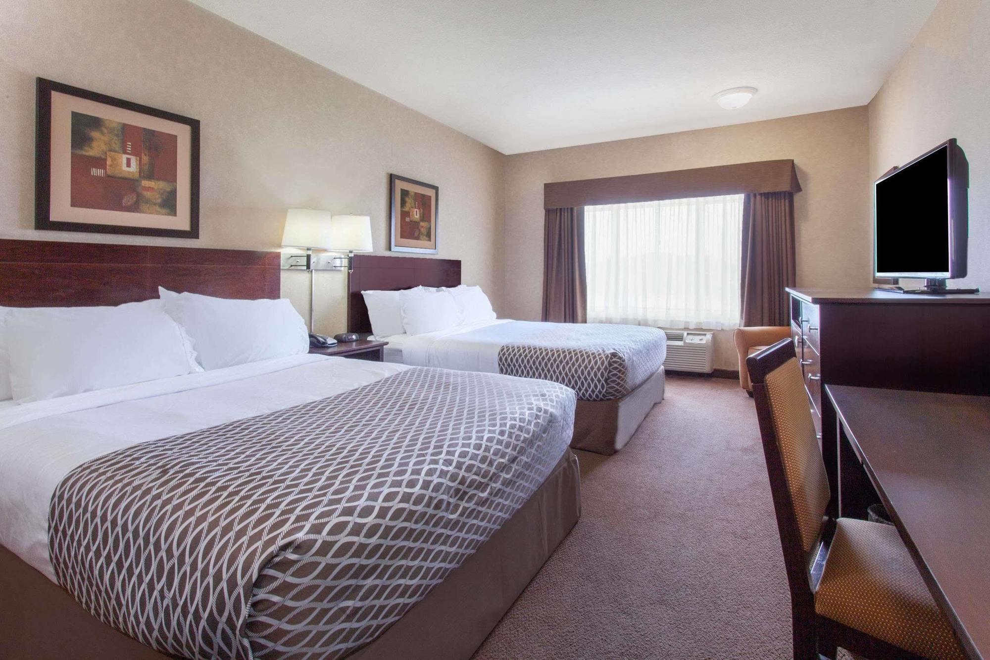 Hotel Ramada By Wyndham Camrose Zewnętrze zdjęcie