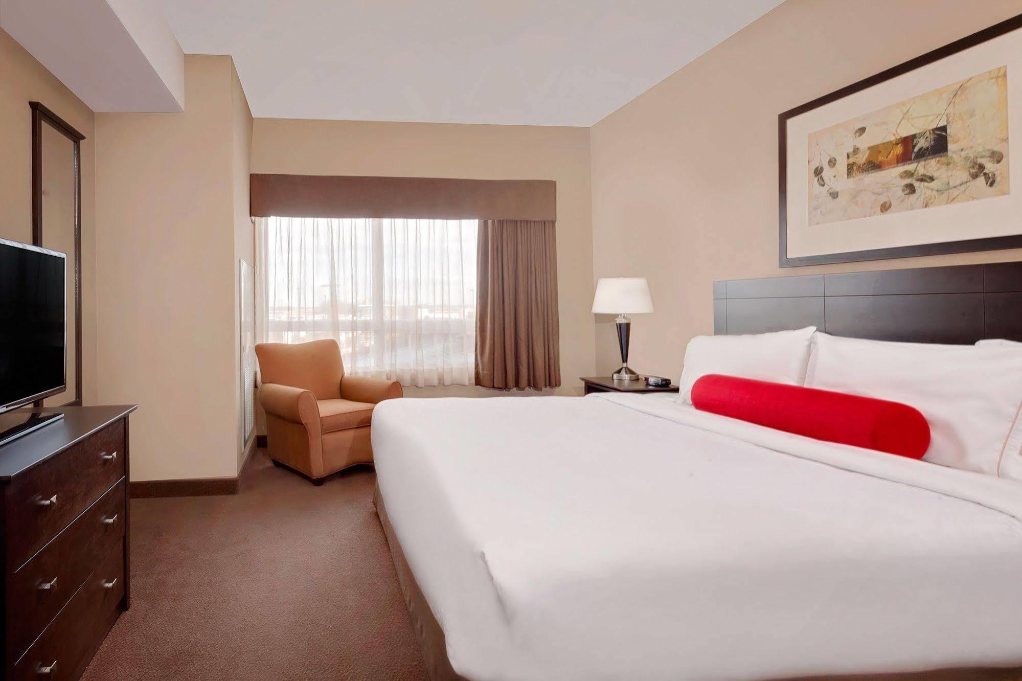 Hotel Ramada By Wyndham Camrose Zewnętrze zdjęcie